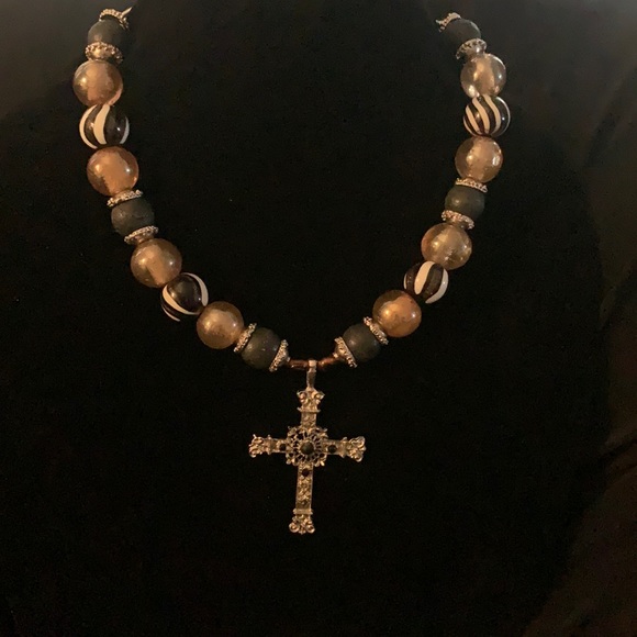 - VNTG LARGE Wood/Glass beads and Large Cross Necklace - Picture 1 of 6